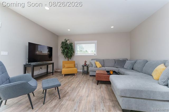 454 E Shore Drive, Whitmore Lake, MI 48189
