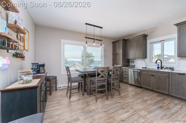 454 E Shore Drive, Whitmore Lake, MI 48189