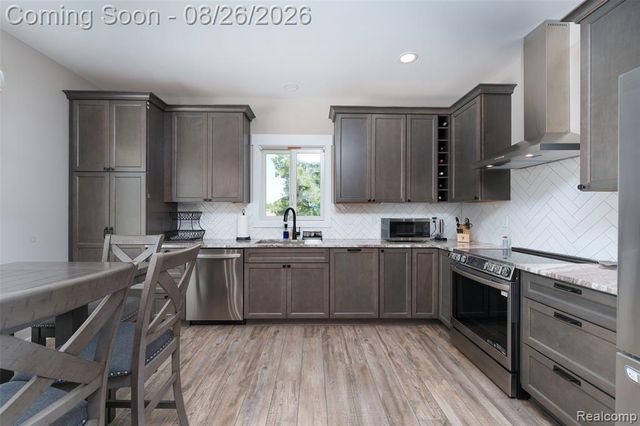 454 E Shore Drive, Whitmore Lake, MI 48189