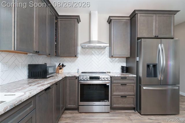 454 E Shore Drive, Whitmore Lake, MI 48189