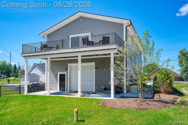 454 E Shore Drive, Whitmore Lake, MI 48189