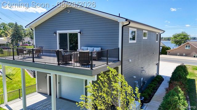 454 E Shore Drive, Whitmore Lake, MI 48189