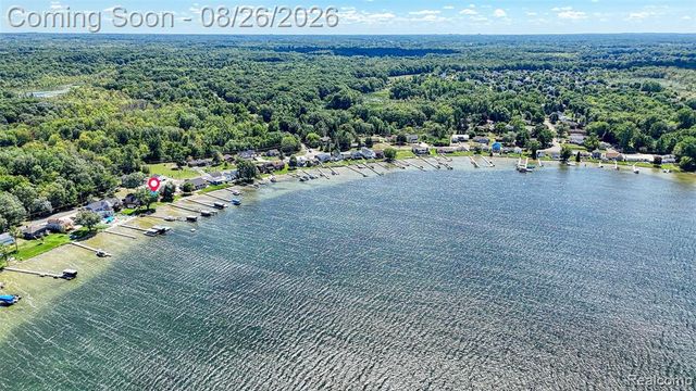454 E Shore Drive, Whitmore Lake, MI 48189