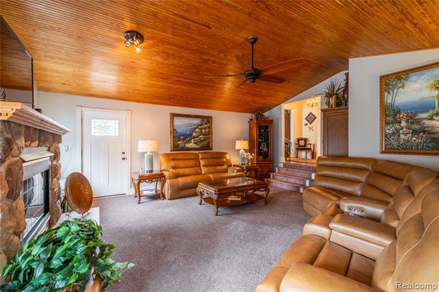 208 W Rockwell Street, Fenton, MI 48430