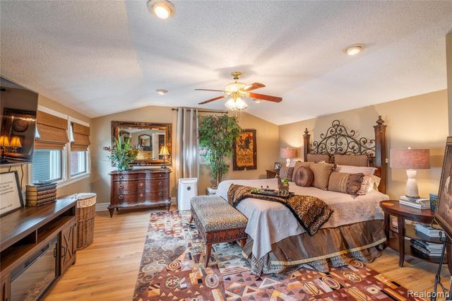 208 W Rockwell Street, Fenton, MI 48430