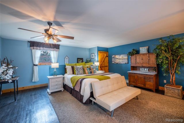 208 W Rockwell Street, Fenton, MI 48430