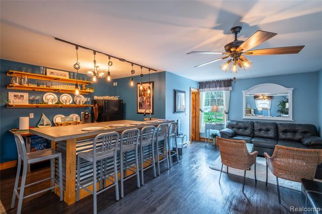 208 W Rockwell Street, Fenton, MI 48430