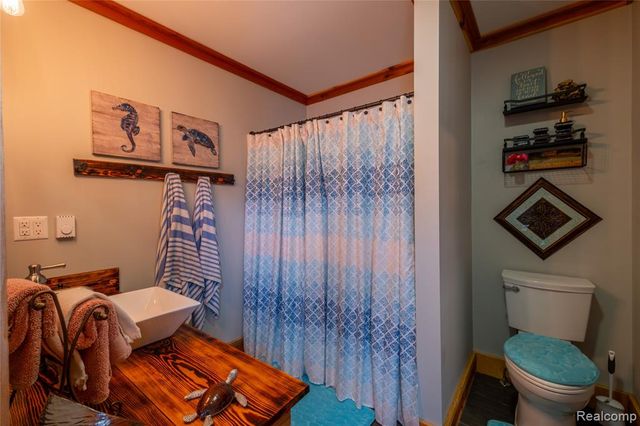 208 W Rockwell Street, Fenton, MI 48430