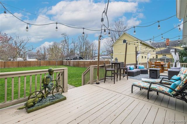 208 W Rockwell Street, Fenton, MI 48430
