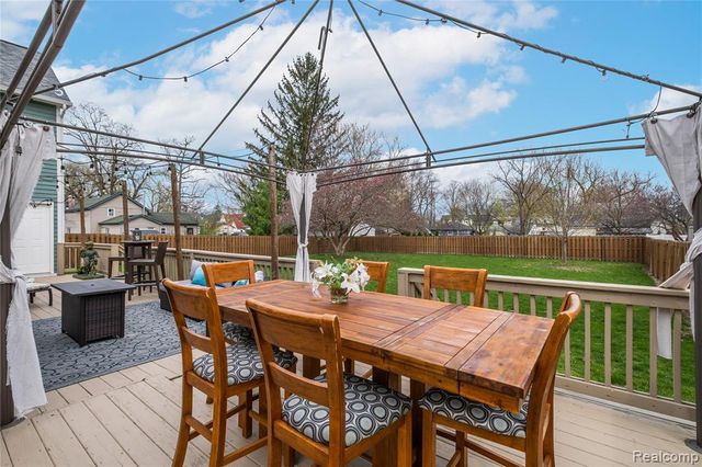 208 W Rockwell Street, Fenton, MI 48430