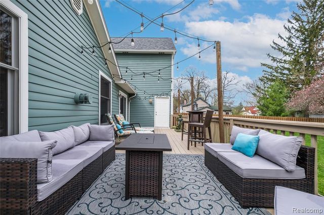 208 W Rockwell Street, Fenton, MI 48430