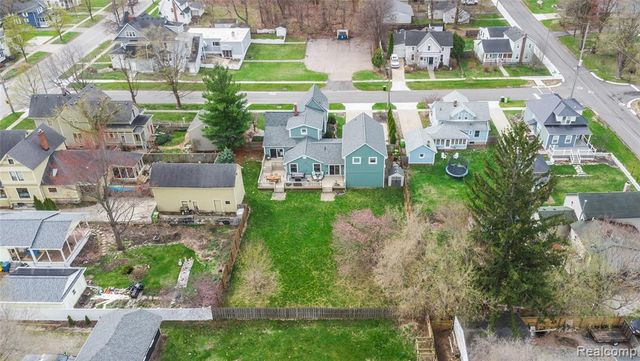 208 W Rockwell Street, Fenton, MI 48430