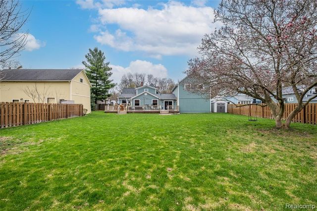208 W Rockwell Street, Fenton, MI 48430