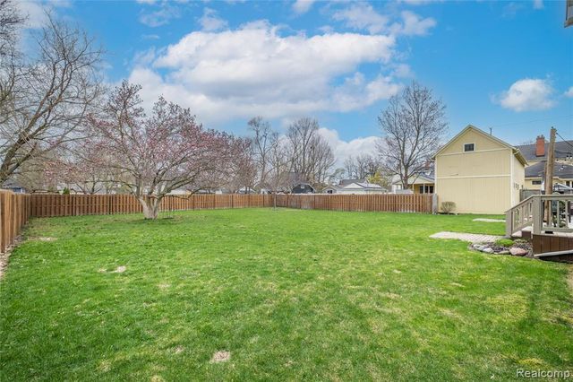 208 W Rockwell Street, Fenton, MI 48430