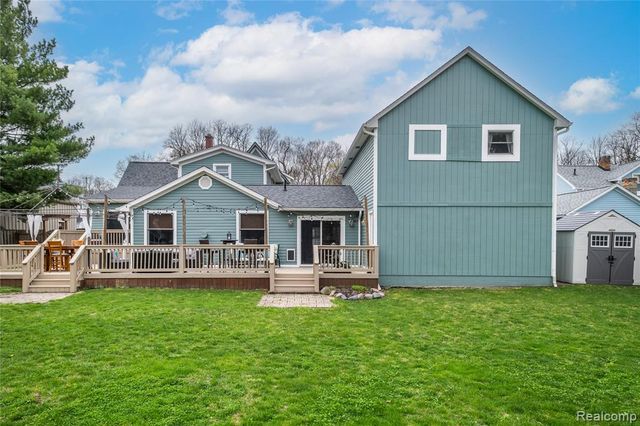 208 W Rockwell Street, Fenton, MI 48430