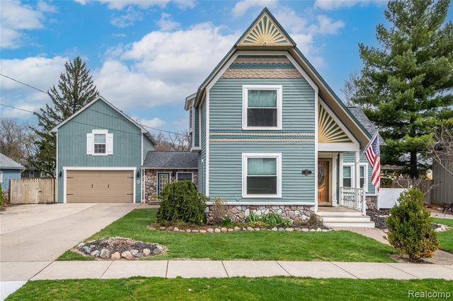 208 W Rockwell Street, Fenton, MI 48430