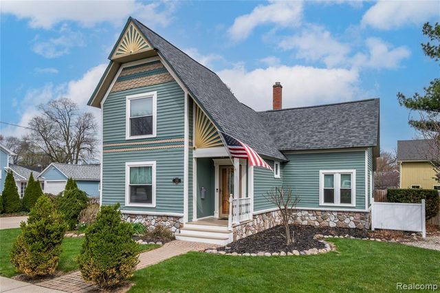 208 W Rockwell Street, Fenton, MI 48430