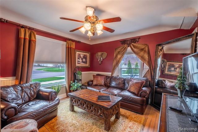 208 W Rockwell Street, Fenton, MI 48430