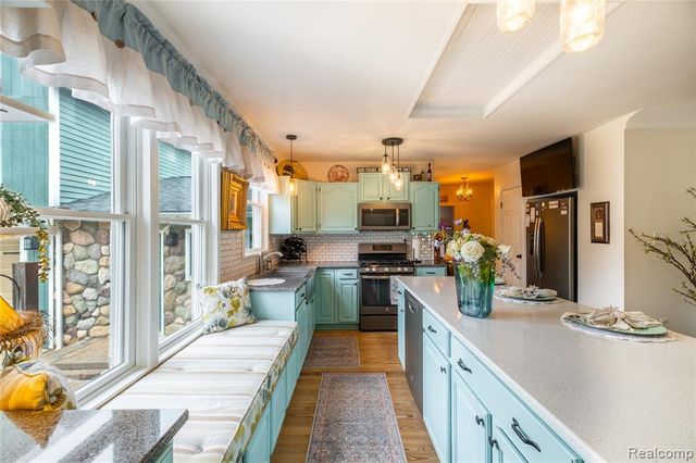 208 W Rockwell Street, Fenton, MI 48430