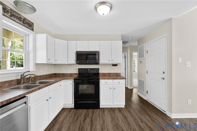 3320 Duke Rd, Powhatan, VA 23139