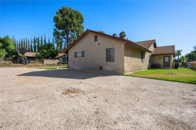 6304 Glen Aire Avenue, Riverside, CA 92506