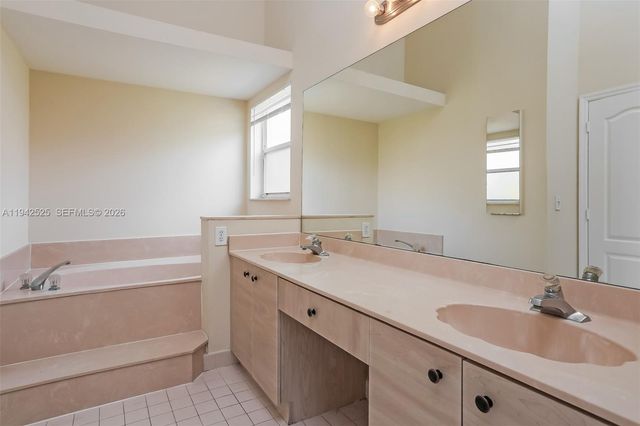 19340 NW 8th St, Pembroke Pines, FL 33029