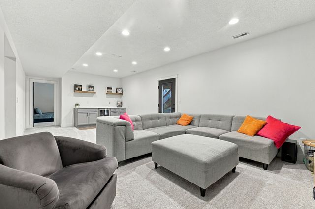 1111 NW Boulder Drive, Ankeny, IA 50023