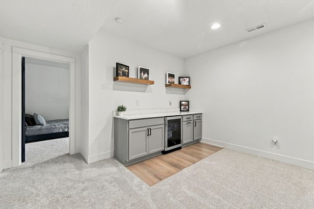 1111 NW Boulder Drive, Ankeny, IA 50023