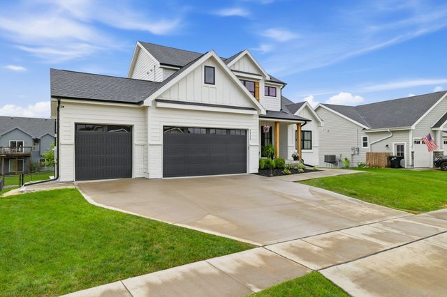 1111 NW Boulder Drive, Ankeny, IA 50023