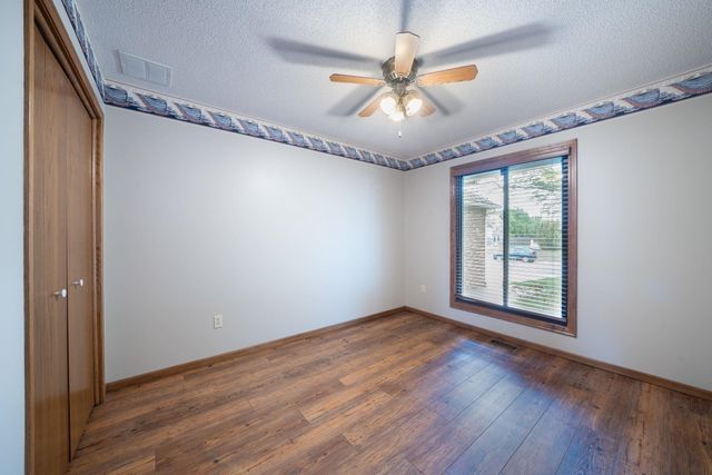 1607 N Woodridge Ct, Wichita, KS 67206