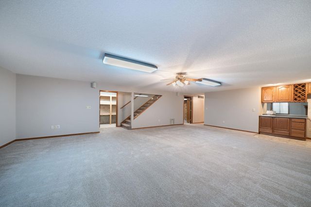 1607 N Woodridge Ct, Wichita, KS 67206