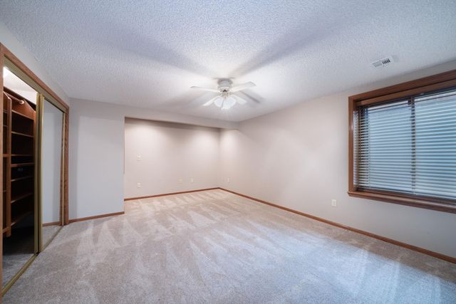 1607 N Woodridge Ct, Wichita, KS 67206