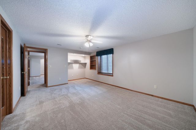 1607 N Woodridge Ct, Wichita, KS 67206