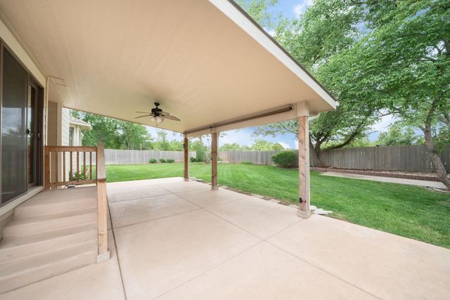 1607 N Woodridge Ct, Wichita, KS 67206