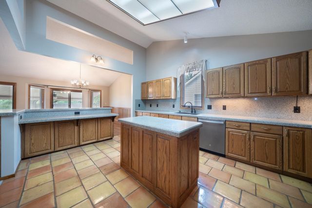 1607 N Woodridge Ct, Wichita, KS 67206