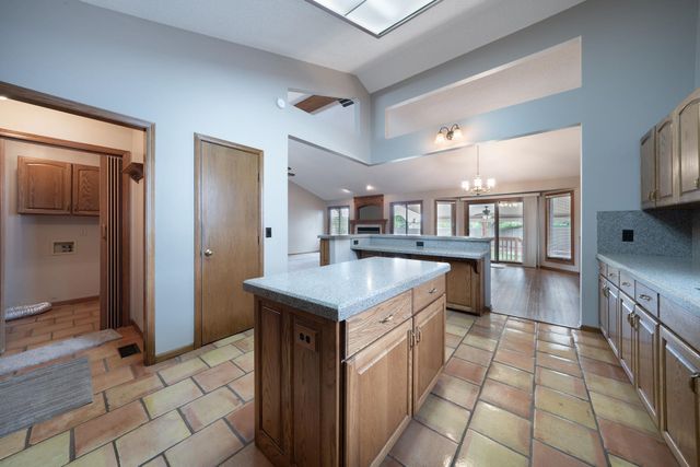 1607 N Woodridge Ct, Wichita, KS 67206