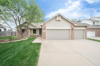 1607 N Woodridge Ct, Wichita, KS 67206