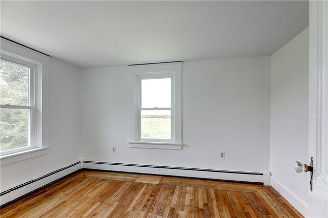 44 Paquins Lane, Portsmouth, RI 02871