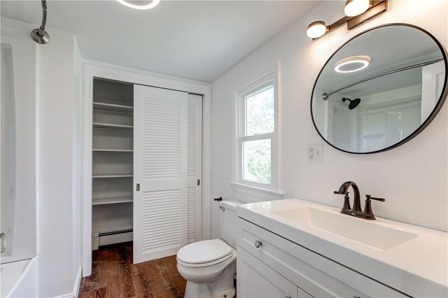44 Paquins Lane, Portsmouth, RI 02871