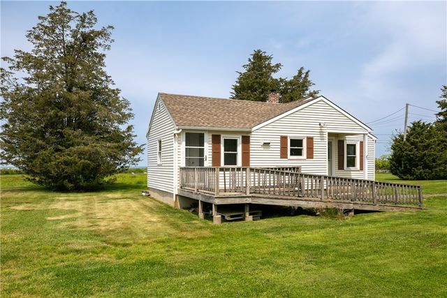 44 Paquins Lane, Portsmouth, RI 02871