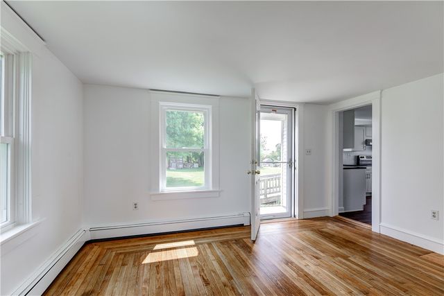 44 Paquins Lane, Portsmouth, RI 02871