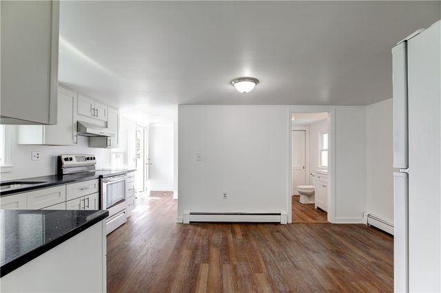 44 Paquins Lane, Portsmouth, RI 02871