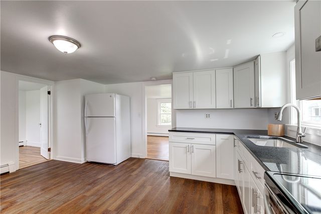 44 Paquins Lane, Portsmouth, RI 02871