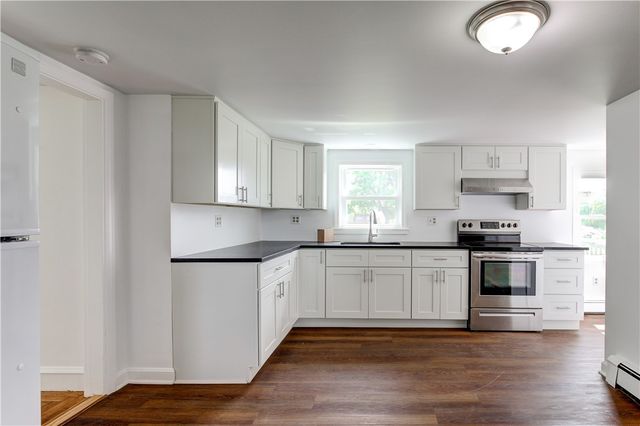 44 Paquins Lane, Portsmouth, RI 02871