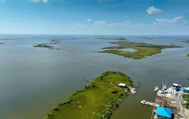 8213 Redfish St, Chauvin, LA 70344