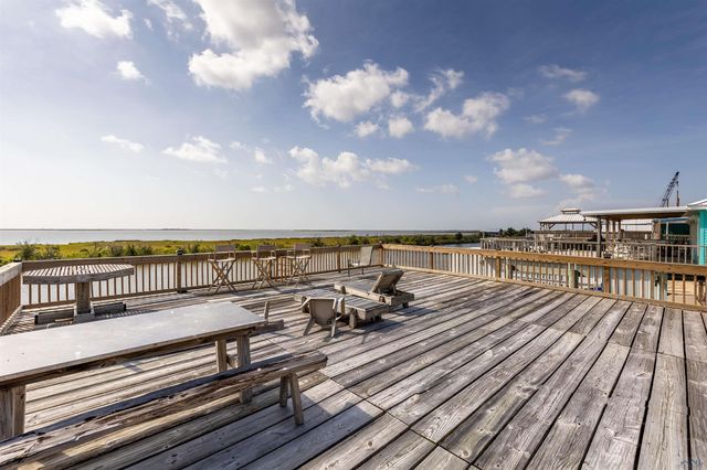 8213 Redfish St, Chauvin, LA 70344