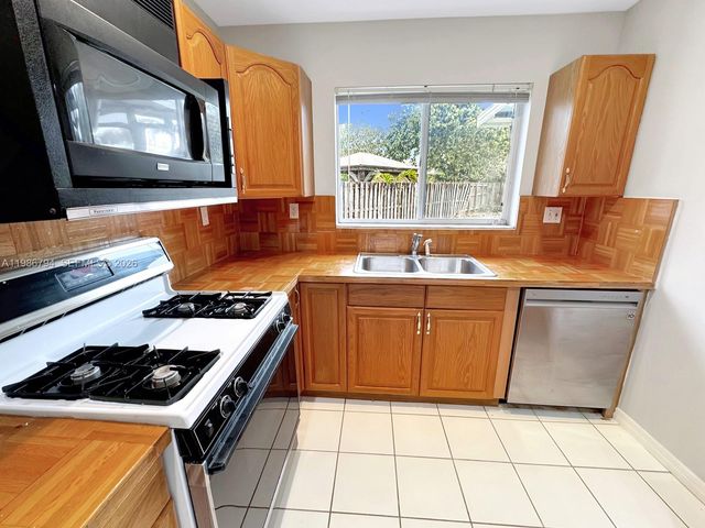 15041 SW 147th Pl, Miami, FL 33196