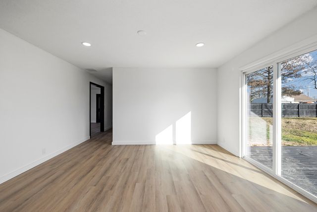 108 W Walnut Street, Nixa, MO 65714