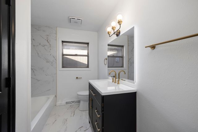 108 W Walnut Street, Nixa, MO 65714