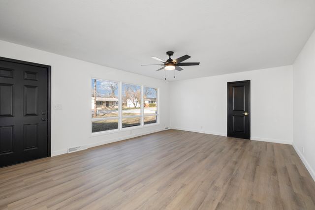 108 W Walnut Street, Nixa, MO 65714